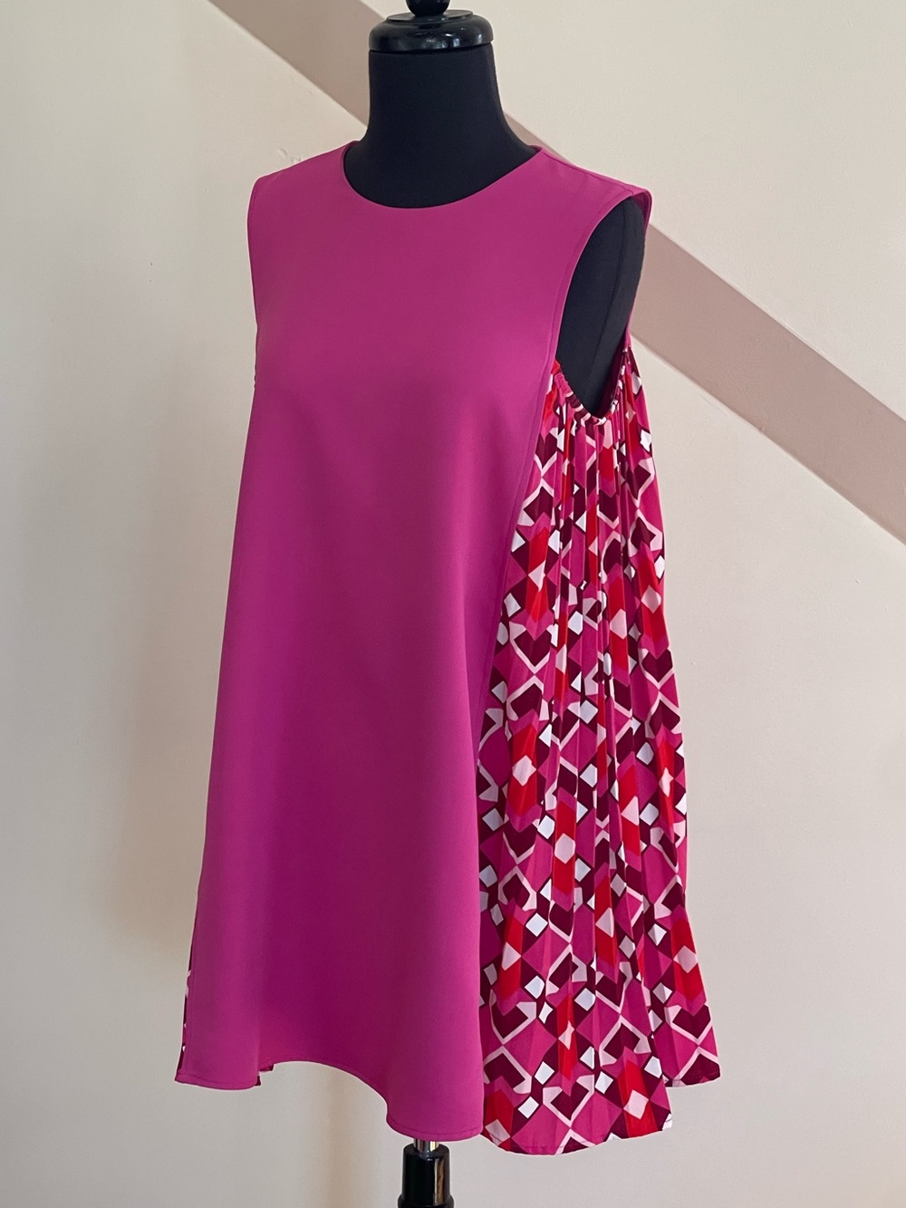 TCEC Magenta Pink Mini Dress with Accordion Pleated Side Printed Panels Sz S